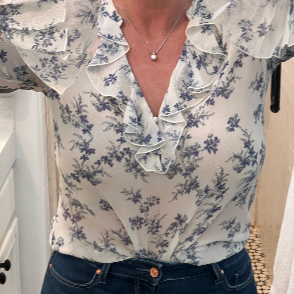 Size Large PAIGE ruffled shirt. Perfect for summer, very lightweight fabric